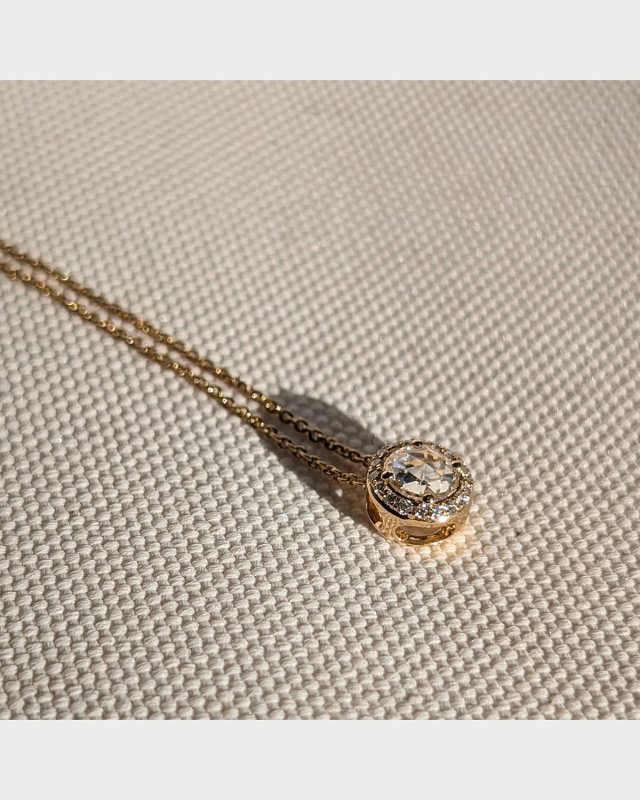 18K Yellow Gold Diamond Pendant Necklace
